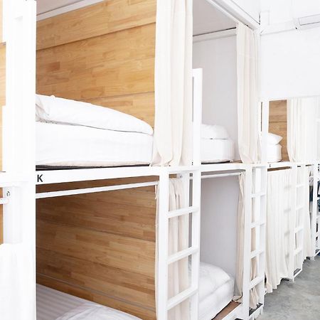 Hood Hostel Янгон Экстерьер фото