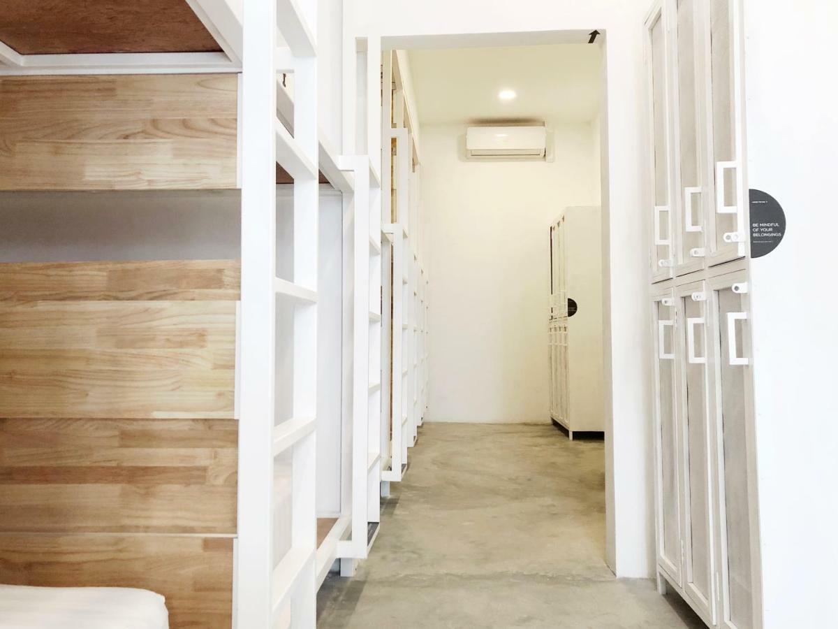 Hood Hostel Янгон Экстерьер фото