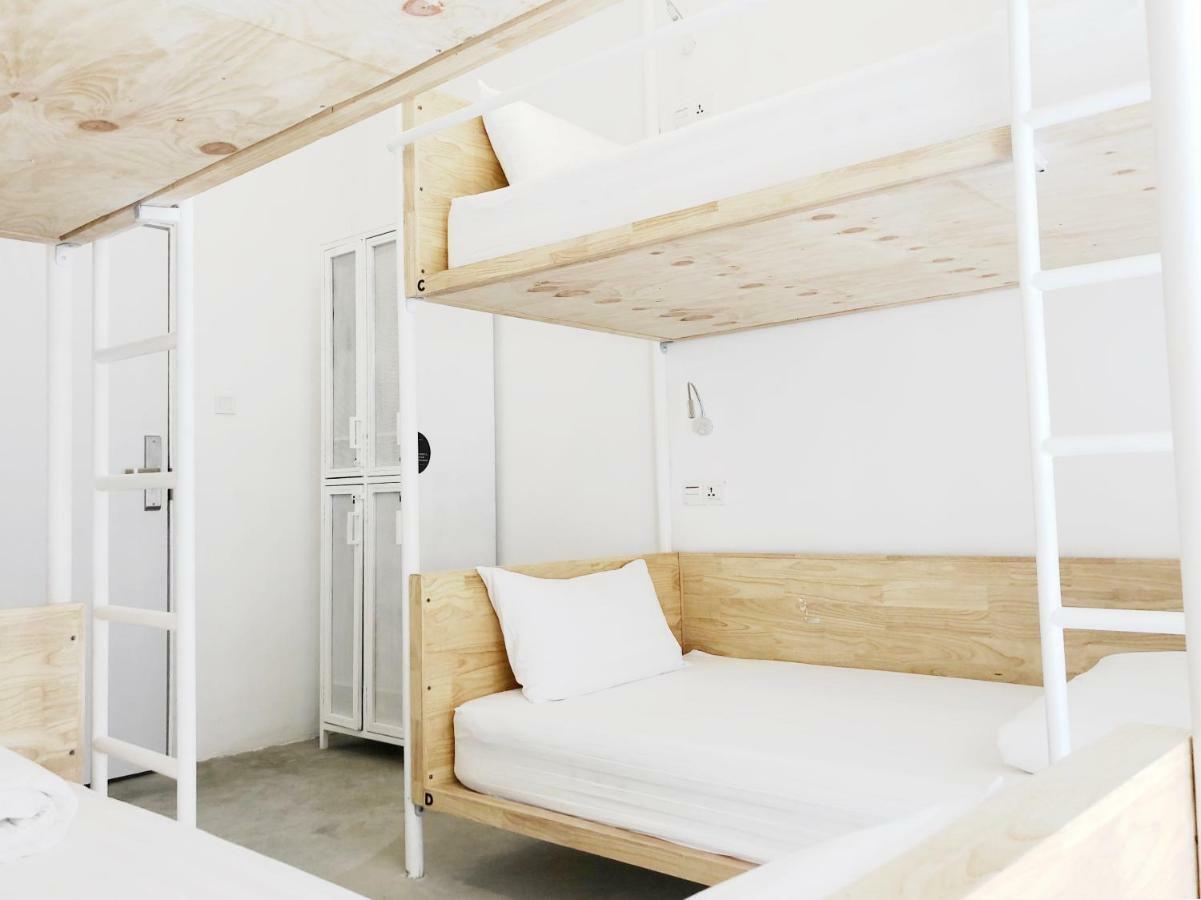 Hood Hostel Янгон Экстерьер фото