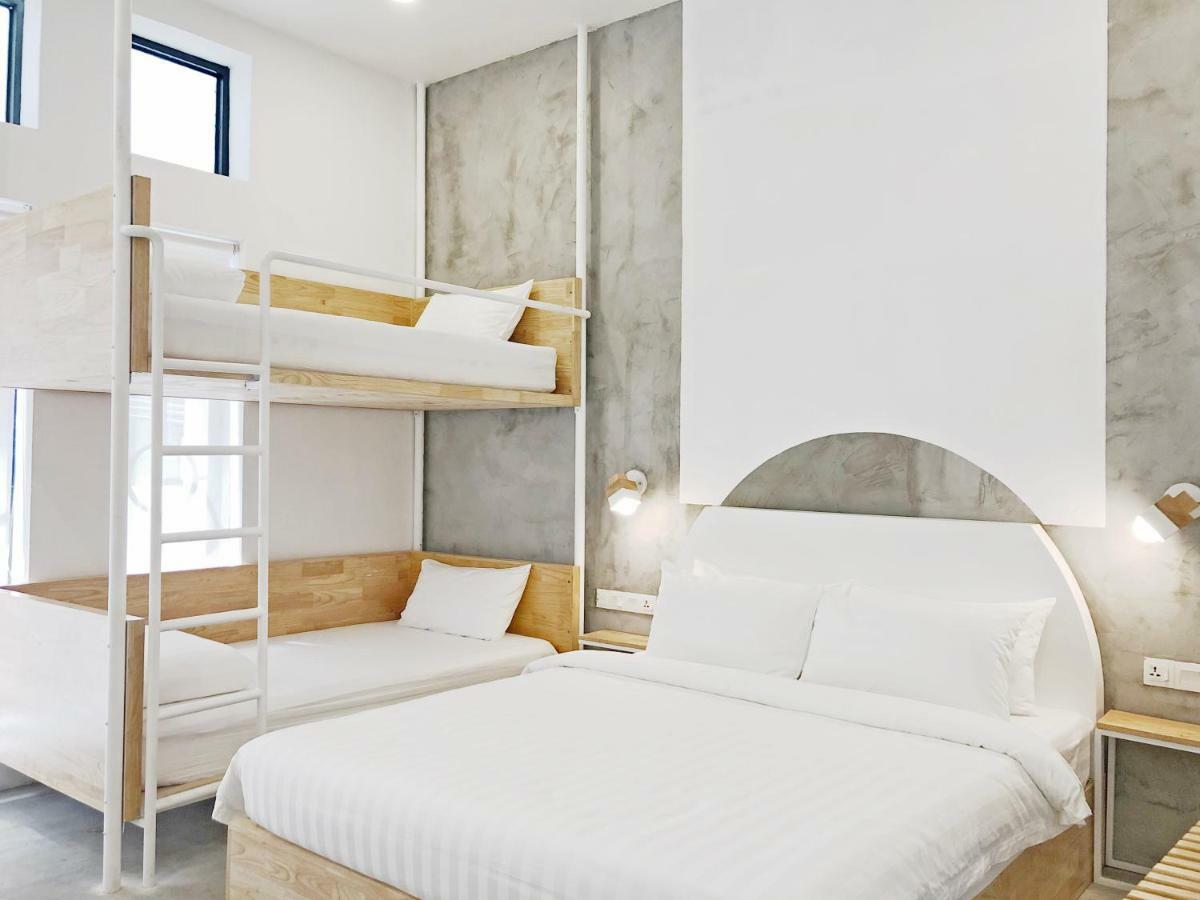Hood Hostel Янгон Экстерьер фото