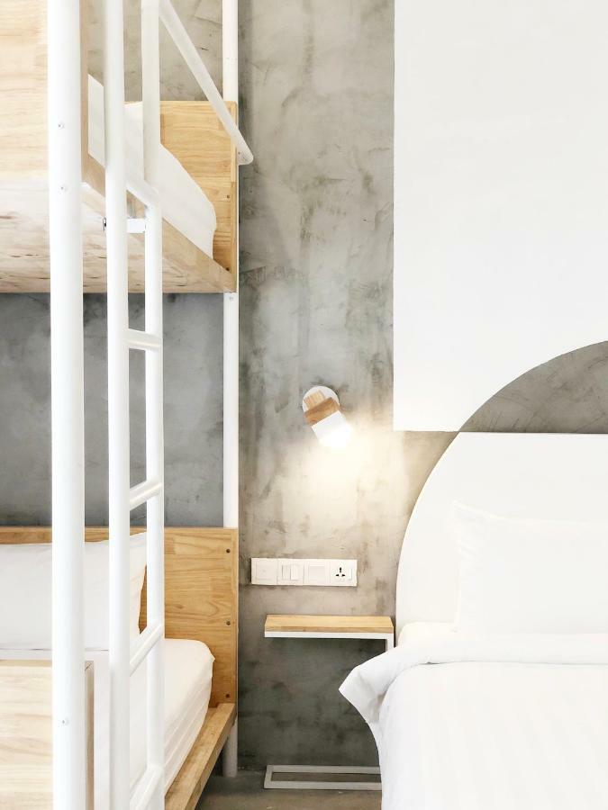 Hood Hostel Янгон Экстерьер фото